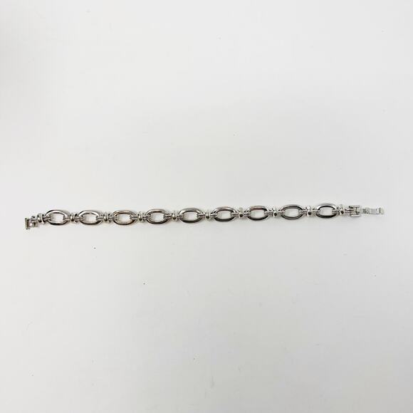 Silver Tone Chainlink Bracelet Latch Closure Costume Statement Stackable - Picture 7 of 8